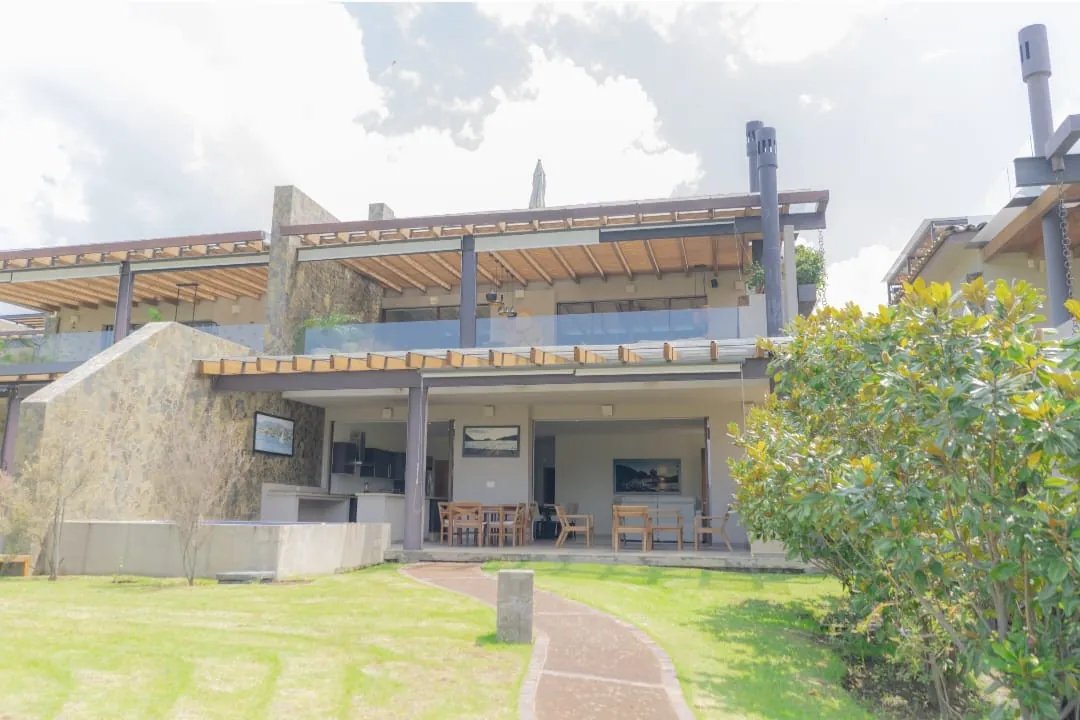 CASA EN VENTA EN CONDOMINIO EN EL ARCO VALLE DE BRAVO VWCV-CL001