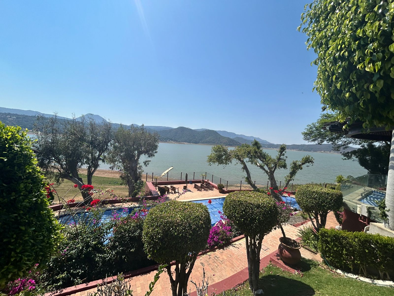 VENTA DE CASA EN CONDOMINIO EN VALLE DE BRAVO VWCV-YR159
