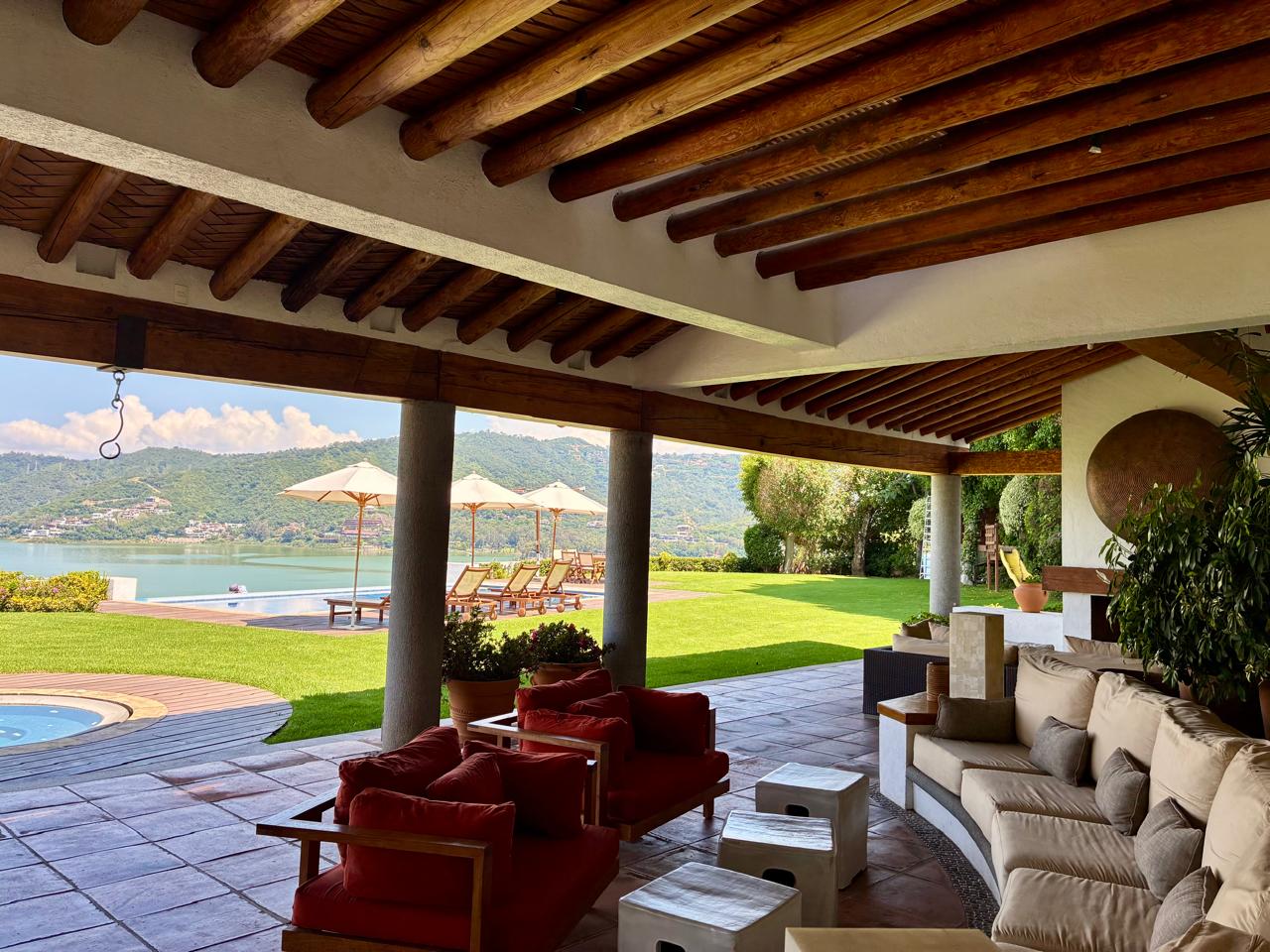 CASA EN RENTA EN VALLE DE BRAVO