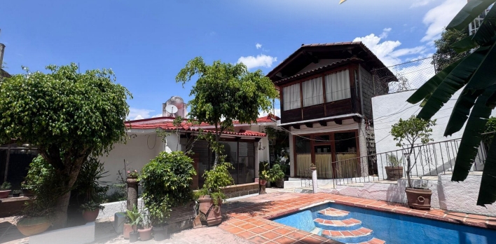 CASA EN VENTA EN VALLE DE BRAVO CENTRO