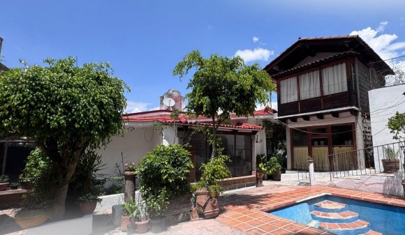 CASA EN VENTA EN VALLE DE BRAVO CENTRO