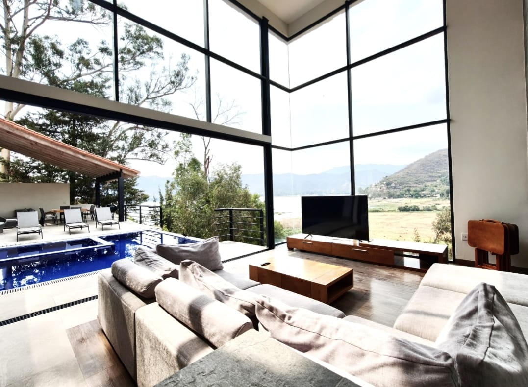 CASA EN VENTA EN VALLE DE BRAVO