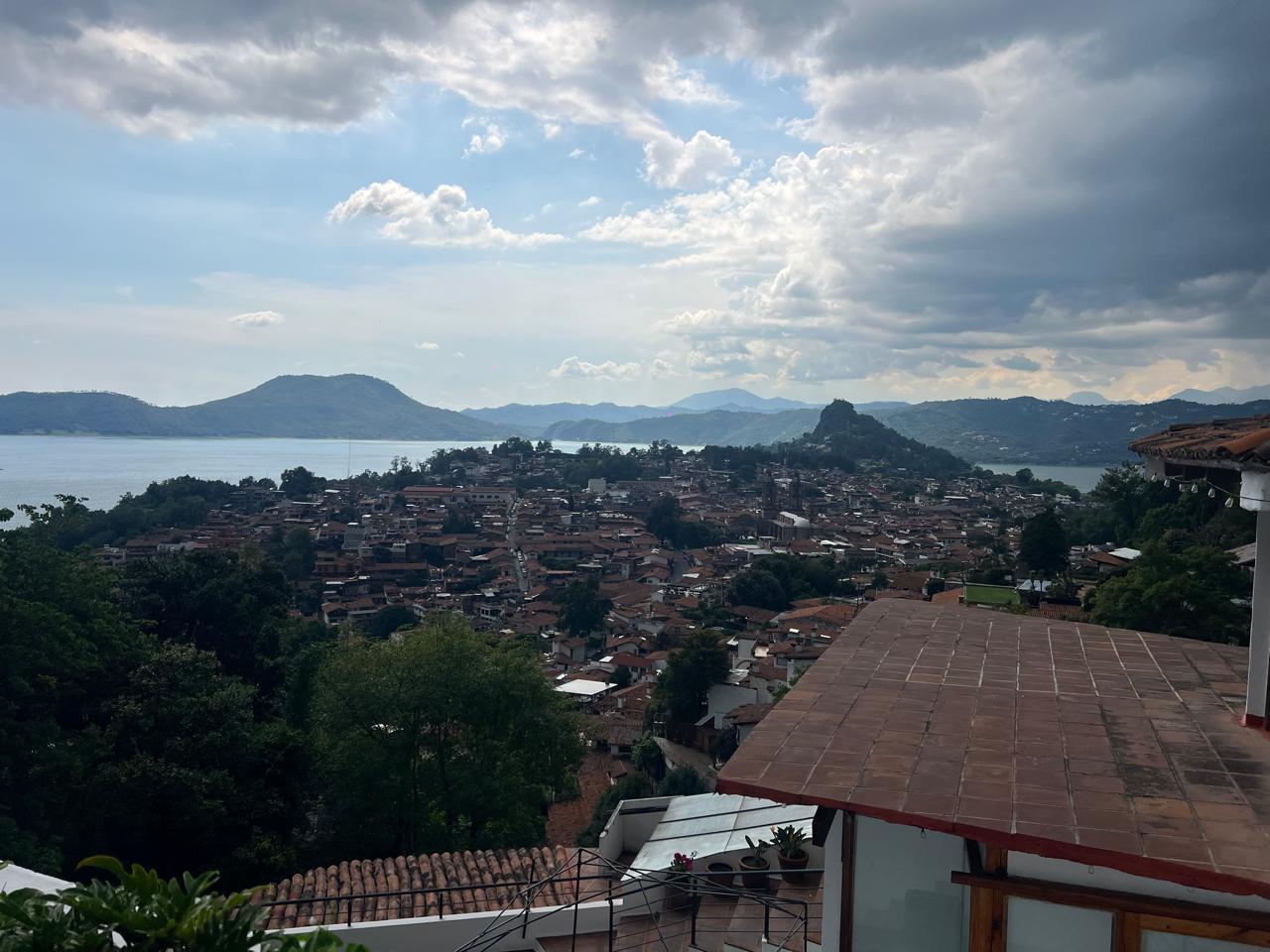 CASA EN RENTA EN VALLE DE BRAVO