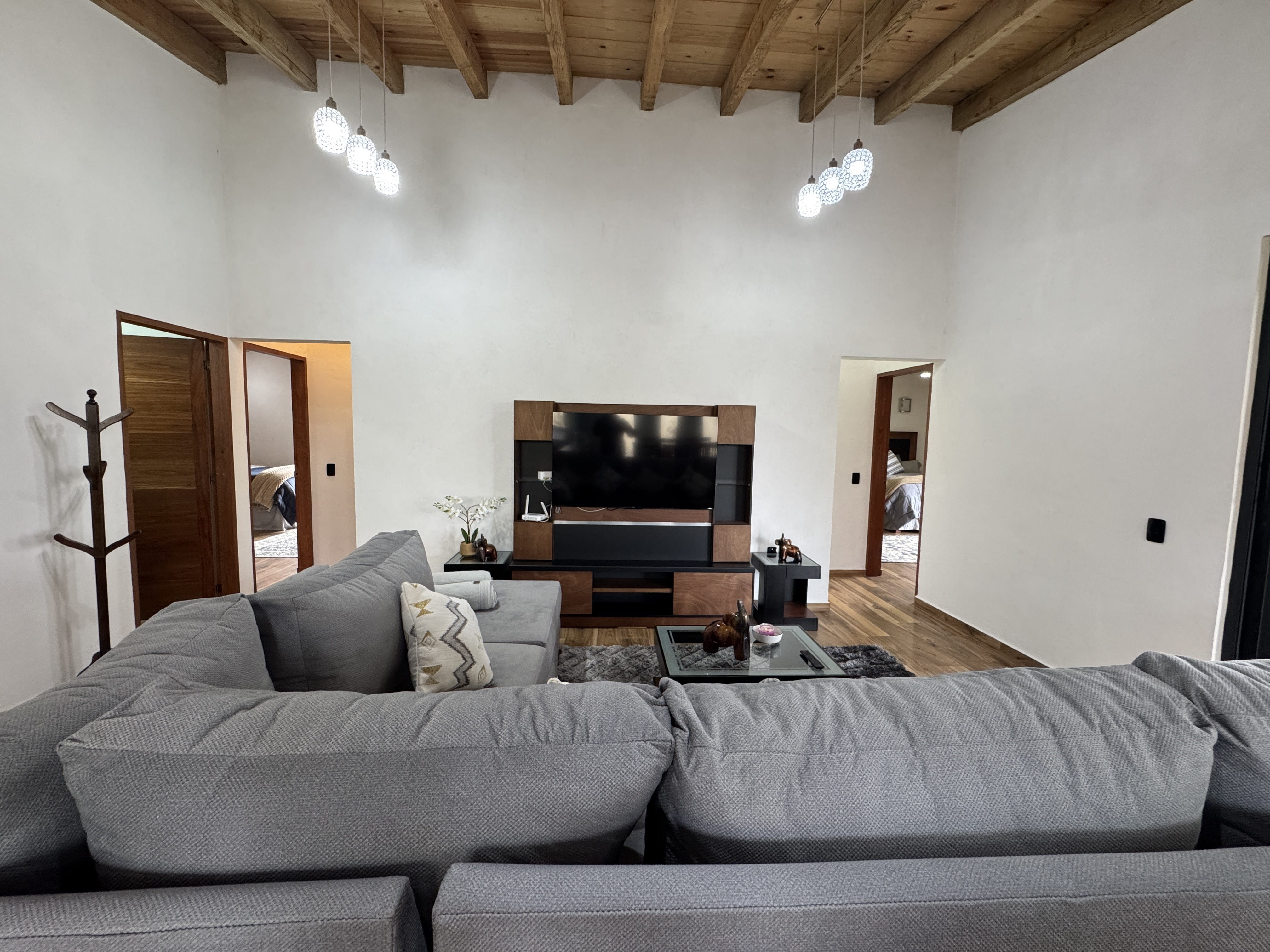 CASA EN RENTA EN LOS SAUCOS, VALLE DE BRAVO