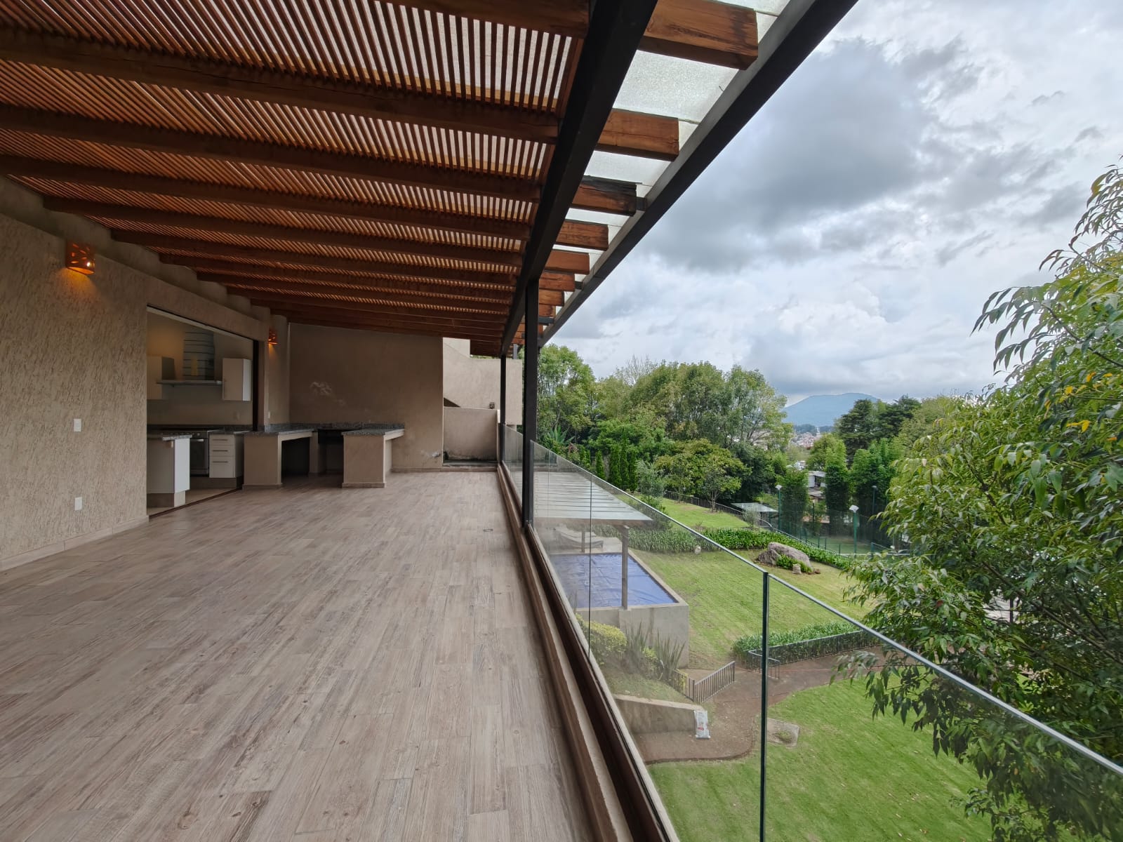 CASA EN VENTA EN VALLE DE BRAVO