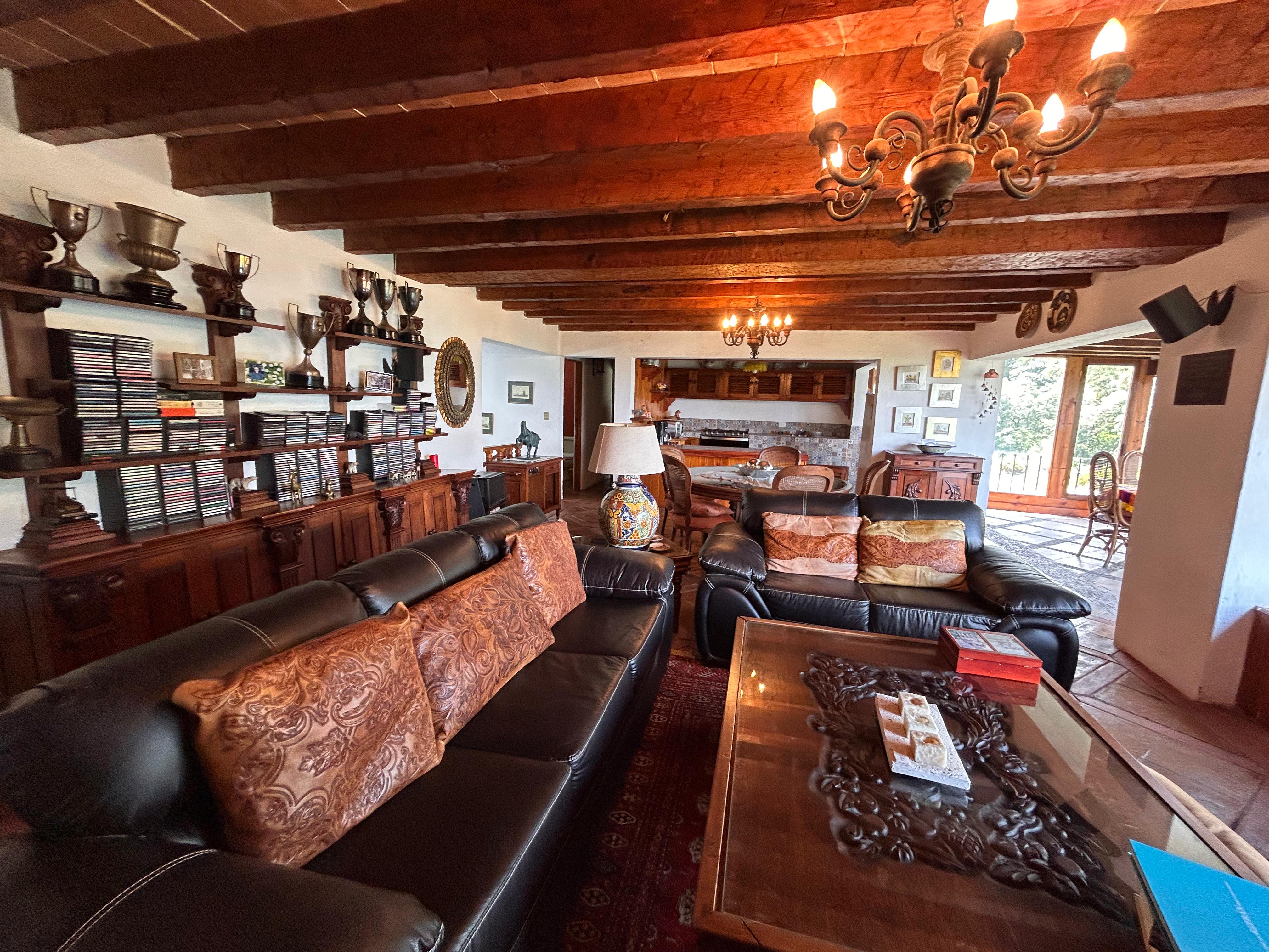 CASA EN VENTA EN AVANDARO